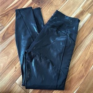 Fabletics High‑Waisted Coated Pocket Leggings w/ Metal Logo Plate Size S/M